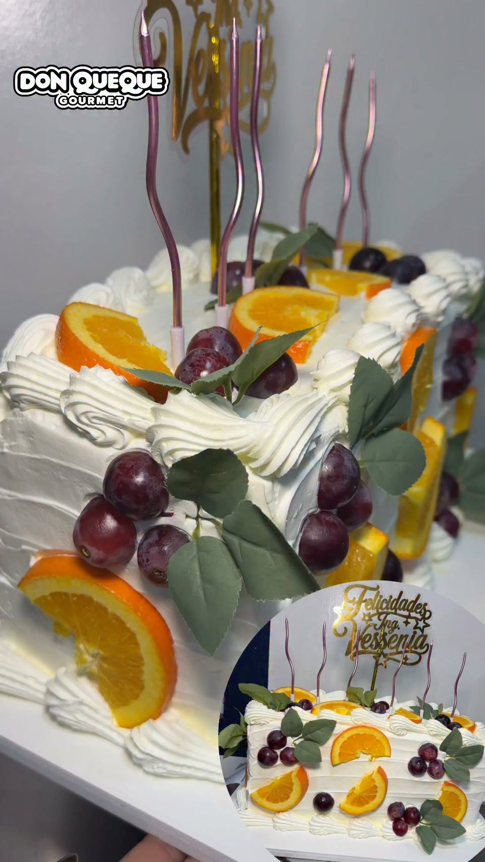 Queque para evento decorado con frutas